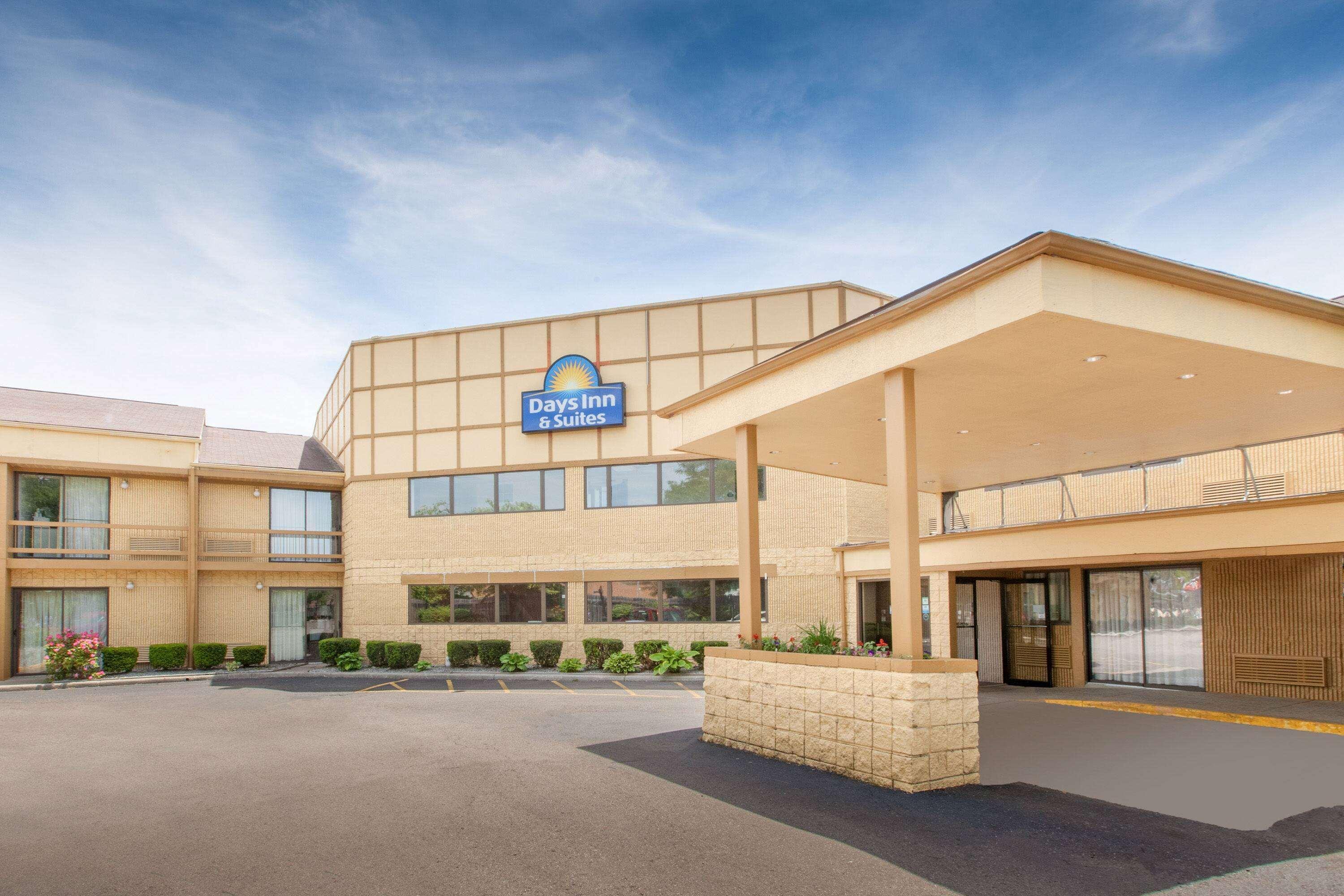 Days Inn & Suites By Wyndham Madison Heights Mi Экстерьер фото