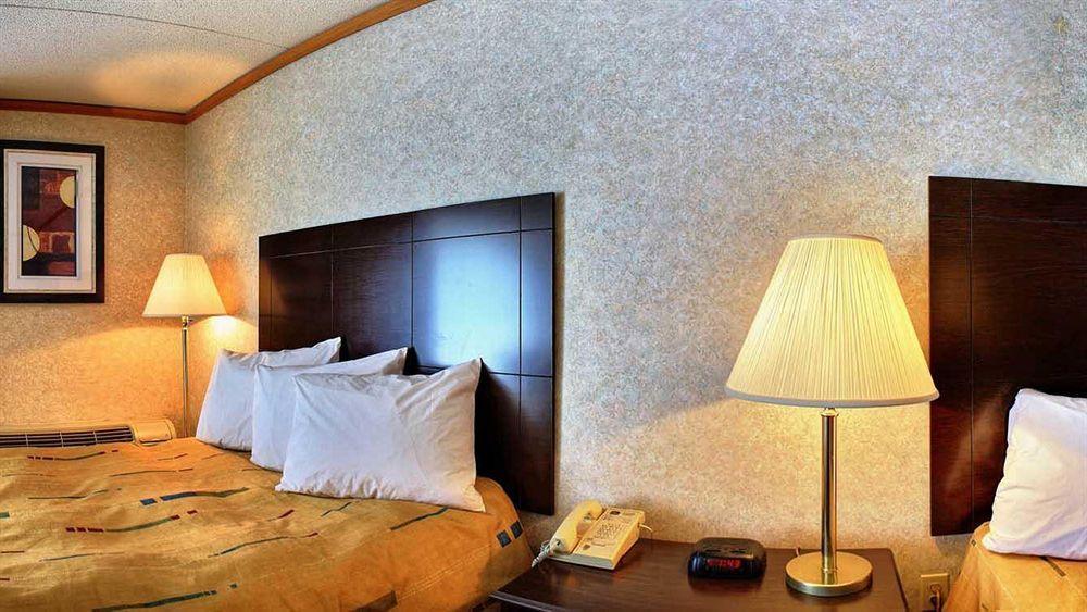 Days Inn & Suites By Wyndham Madison Heights Mi Экстерьер фото