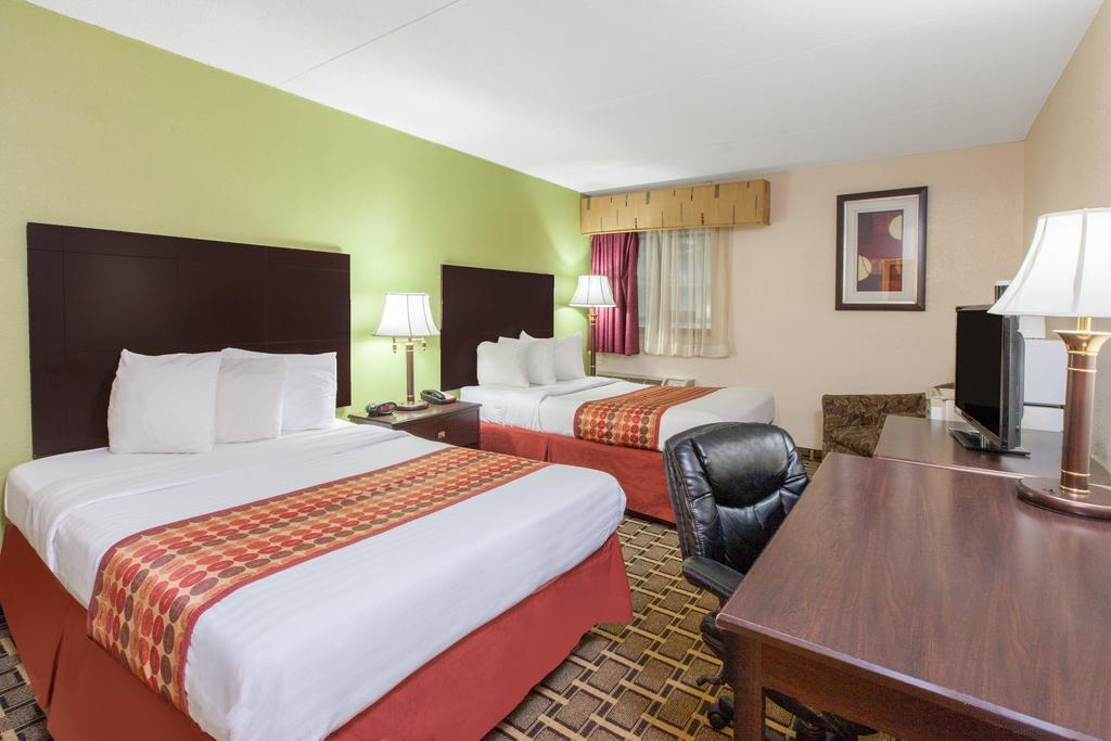 Days Inn & Suites By Wyndham Madison Heights Mi Экстерьер фото