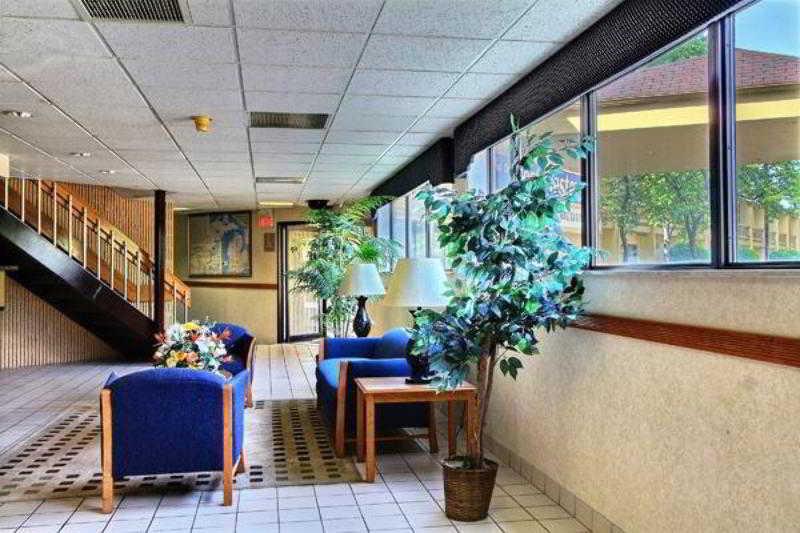 Days Inn & Suites By Wyndham Madison Heights Mi Экстерьер фото