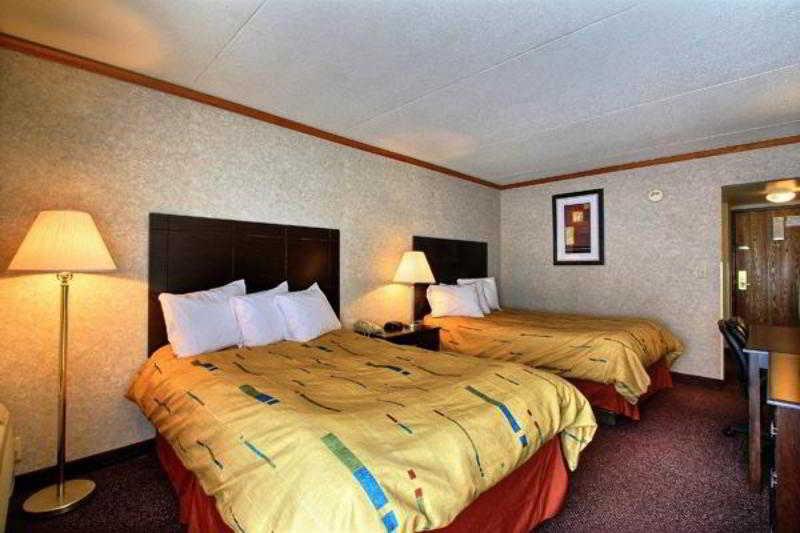 Days Inn & Suites By Wyndham Madison Heights Mi Экстерьер фото