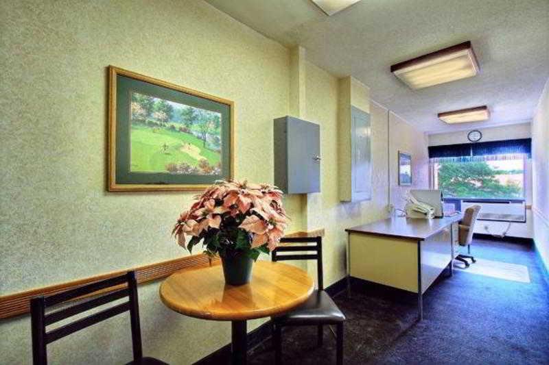 Days Inn & Suites By Wyndham Madison Heights Mi Экстерьер фото
