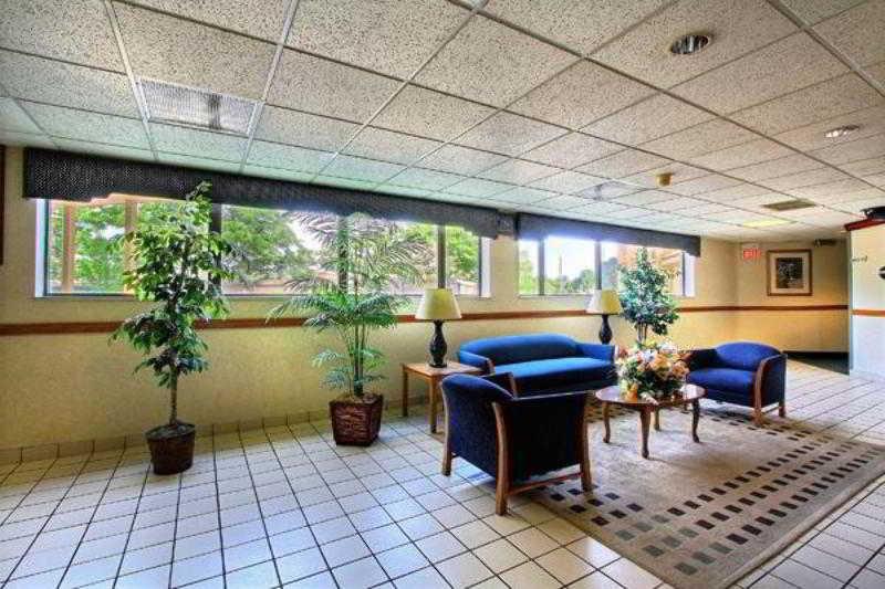 Days Inn & Suites By Wyndham Madison Heights Mi Экстерьер фото