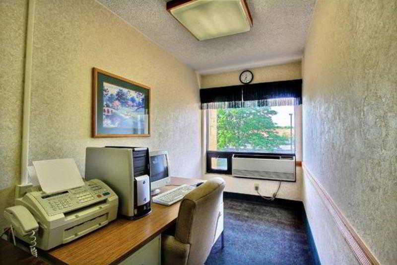 Days Inn & Suites By Wyndham Madison Heights Mi Удобства фото