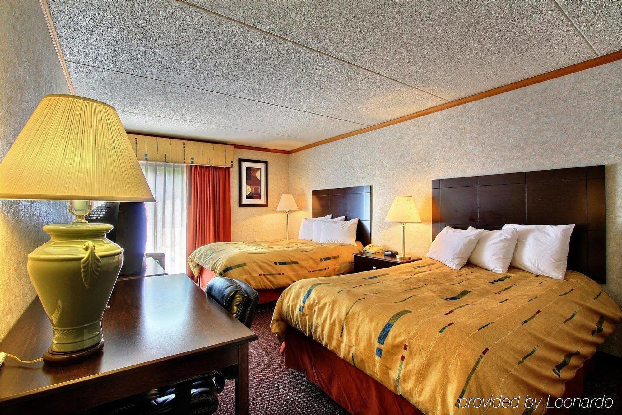 Days Inn & Suites By Wyndham Madison Heights Mi Экстерьер фото